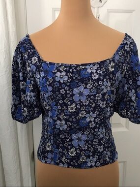 Sienna Sky Navy & Blue Floral Square Neck Puff Sleeve Crop Top